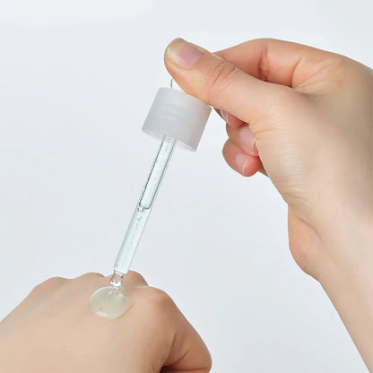 Torriden Dive-In Serum texture close-up lightweight watery fast-absorbing formula hyaluronic acid panthenol allantoin madecassoside