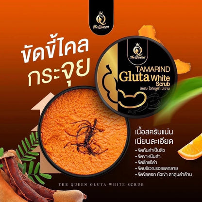 Woman using The Queen Tamarind Gluta Scrub for smooth renewed radiant body skin before after