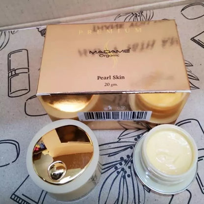 MADAME ORGANIC Cream texture close-up lightweight fast-absorbing formula Collagen Amino Acids natural extracts