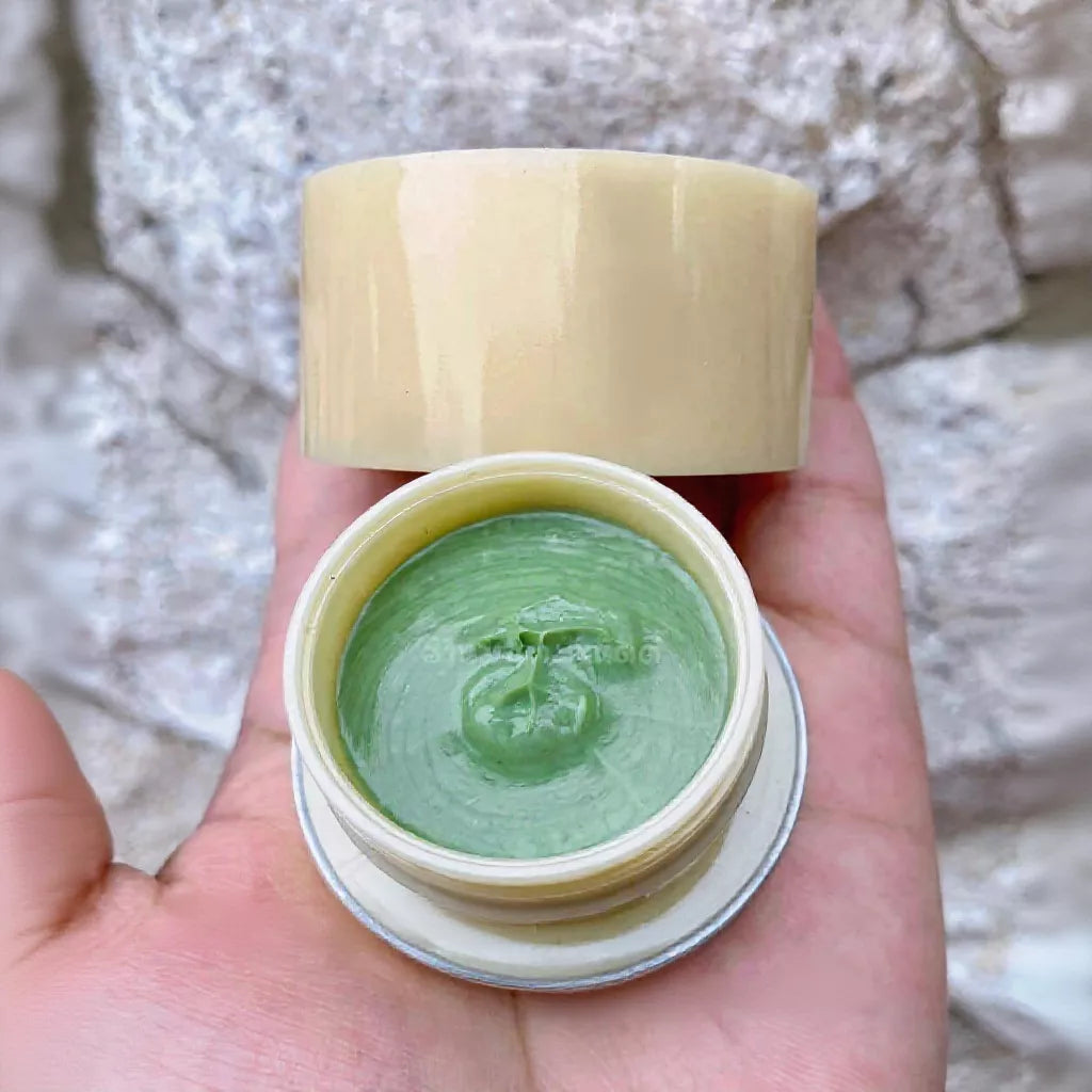 MADAME ORGANIC Cream texture close-up lightweight fast-absorbing formula Collagen Amino Acids natural extracts