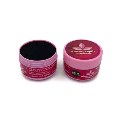 Woman applying Mae Saengdee Tamarind Scrub for renewed bright radiant glowing skin before after results