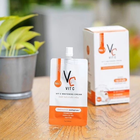 Ratcha Vit C Whitening Cream texture close-up lightweight fast-absorbing formula Vitamin C Niacinamide Amitose GOA